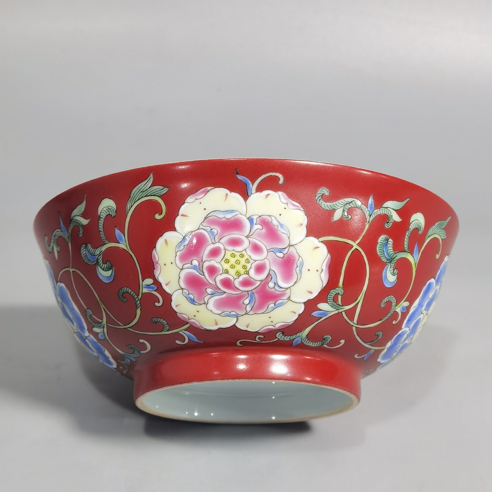 Qing Dynasty Yongzheng A pair of coral red earthenware bowls
