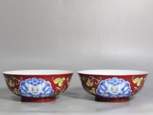 Qing Dynasty Yongzheng A pair of coral-red earth ball pattern bowls