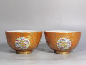 Qing Dynasty Yongzheng Pastel gold on coral red ground Open window to celebrate every year Pair of bowls
