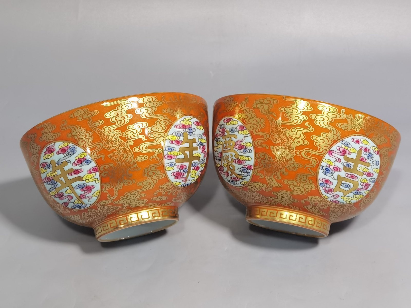 Qing Dynasty Yongzheng Pastel gold on coral red ground Open window to celebrate every year Pair of bowls