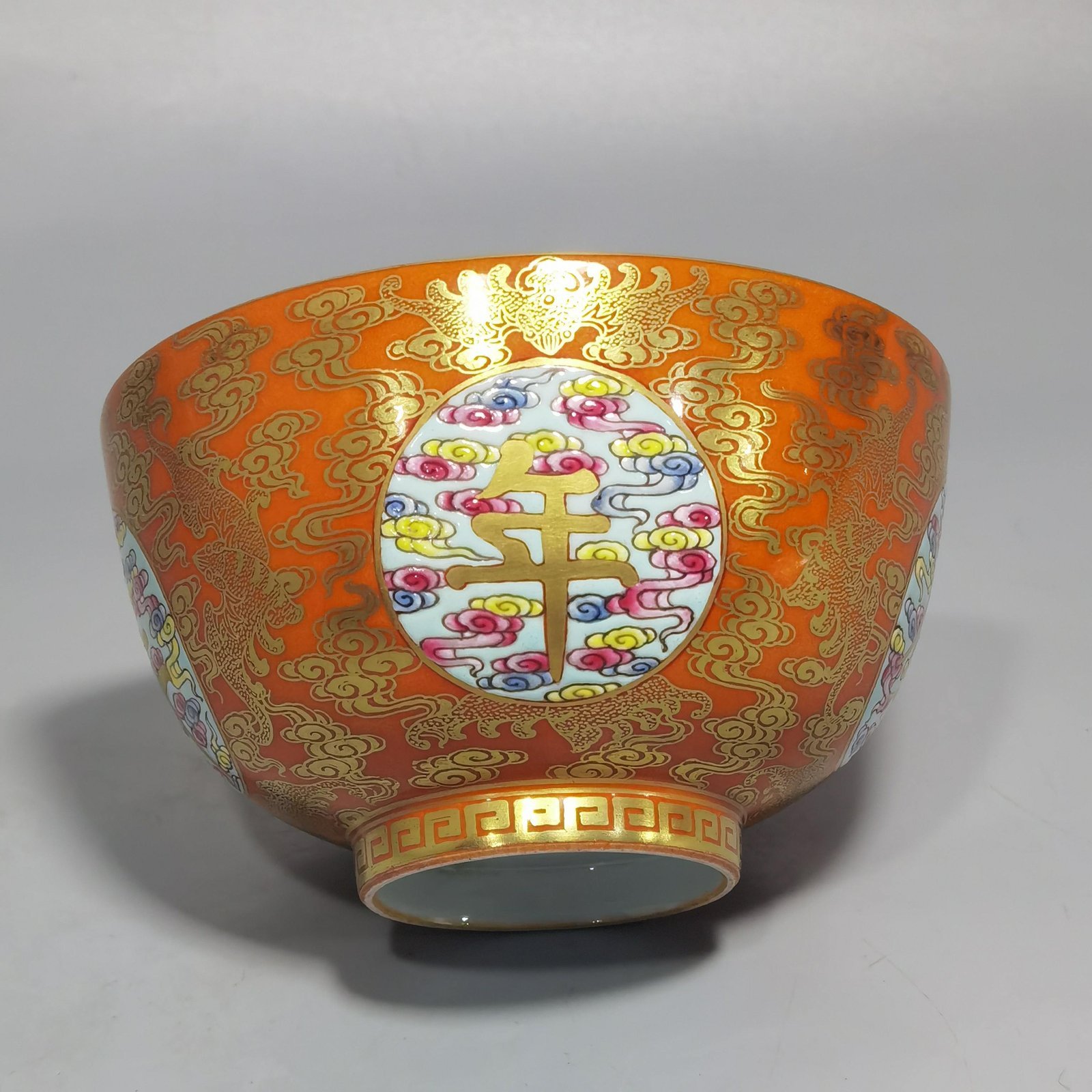 Qing Dynasty Yongzheng Pastel gold on coral red ground Open window to celebrate every year Pair of bowls