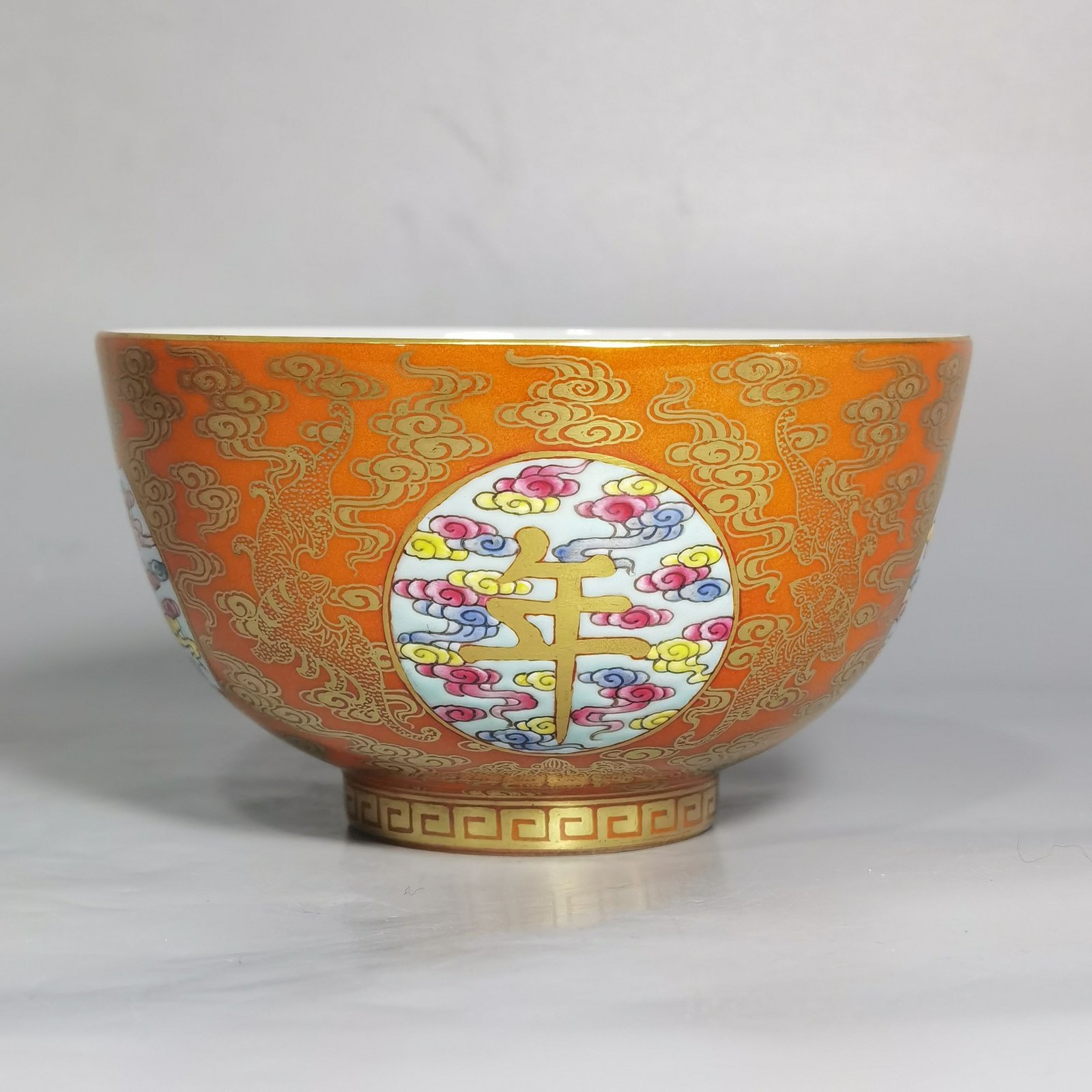 Qing Dynasty Yongzheng Pastel gold on coral red ground Open window to celebrate every year Pair of bowls