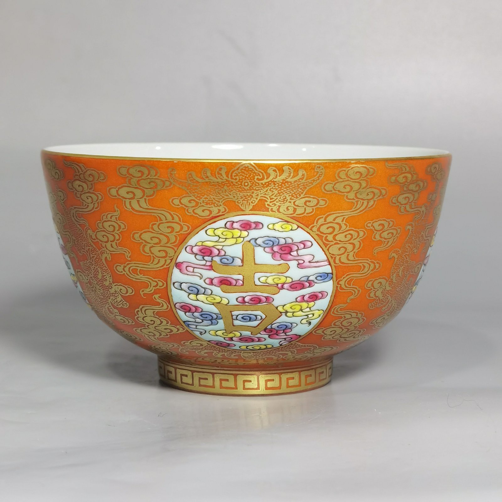 Qing Dynasty Yongzheng Pastel gold on coral red ground Open window to celebrate every year Pair of bowls