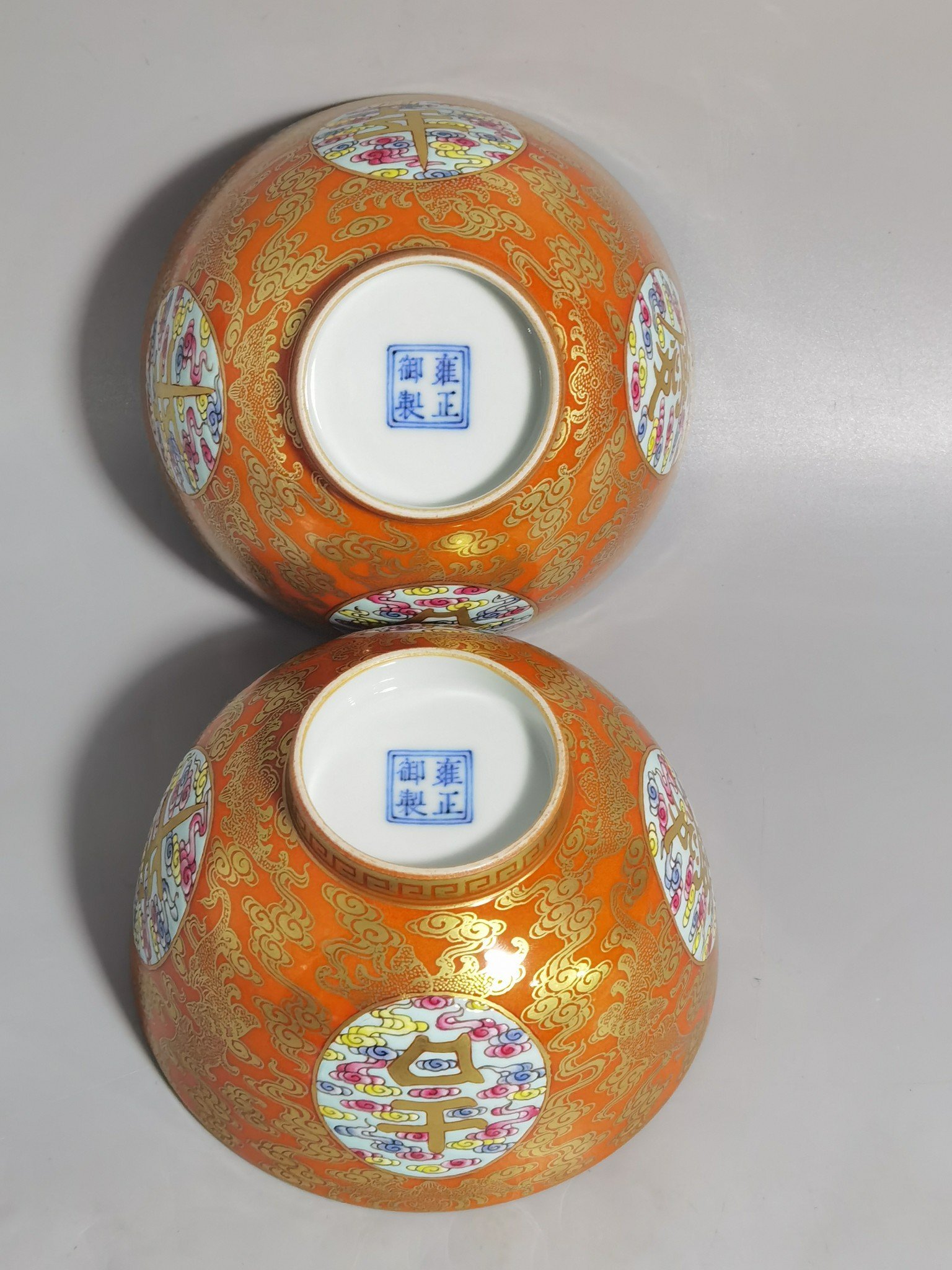 Qing Dynasty Yongzheng Pastel gold on coral red ground Open window to celebrate every year Pair of bowls