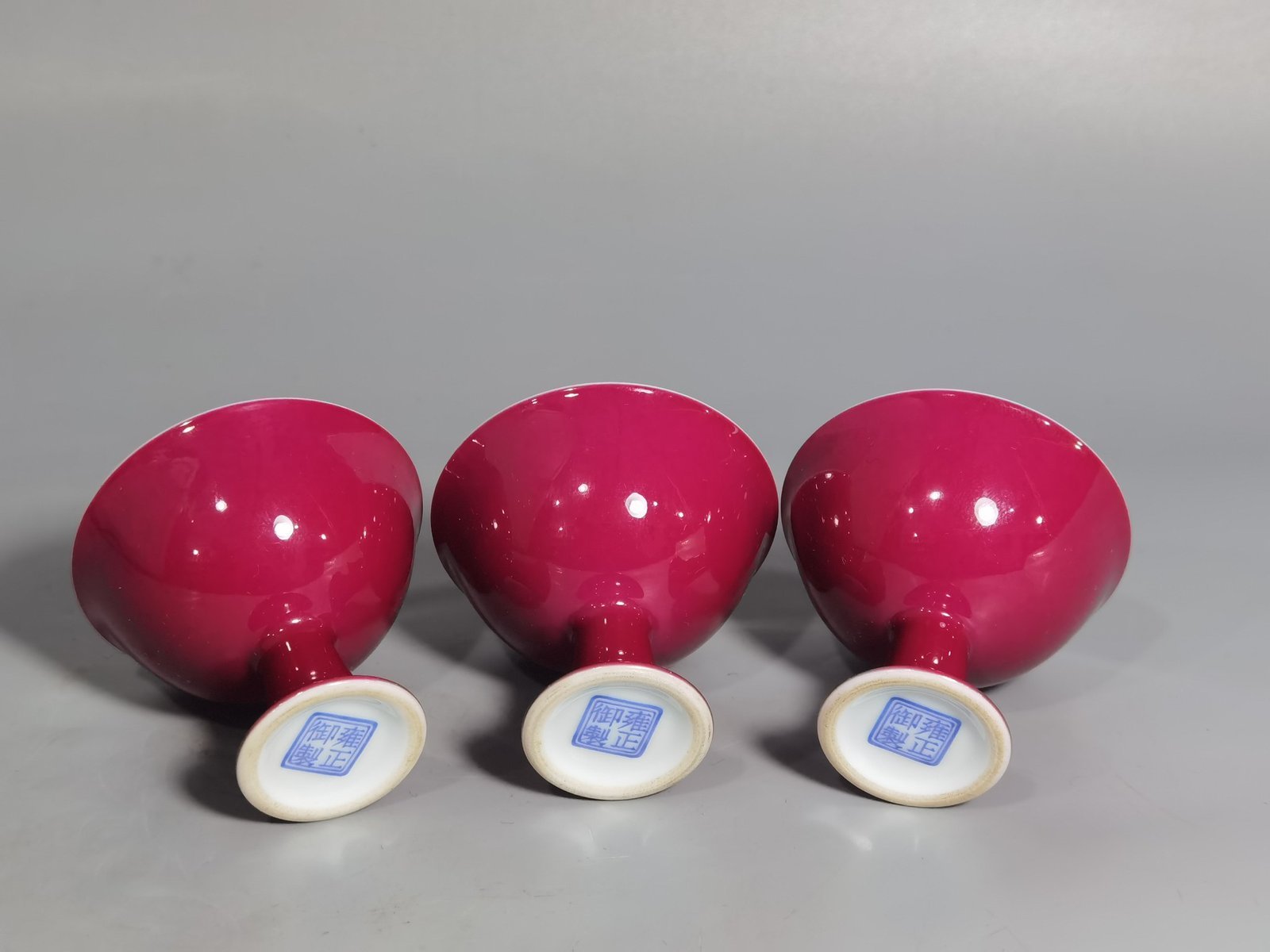 Qing Dynasty Yongzheng A set of enamel-colored rouge-red glaze goblets