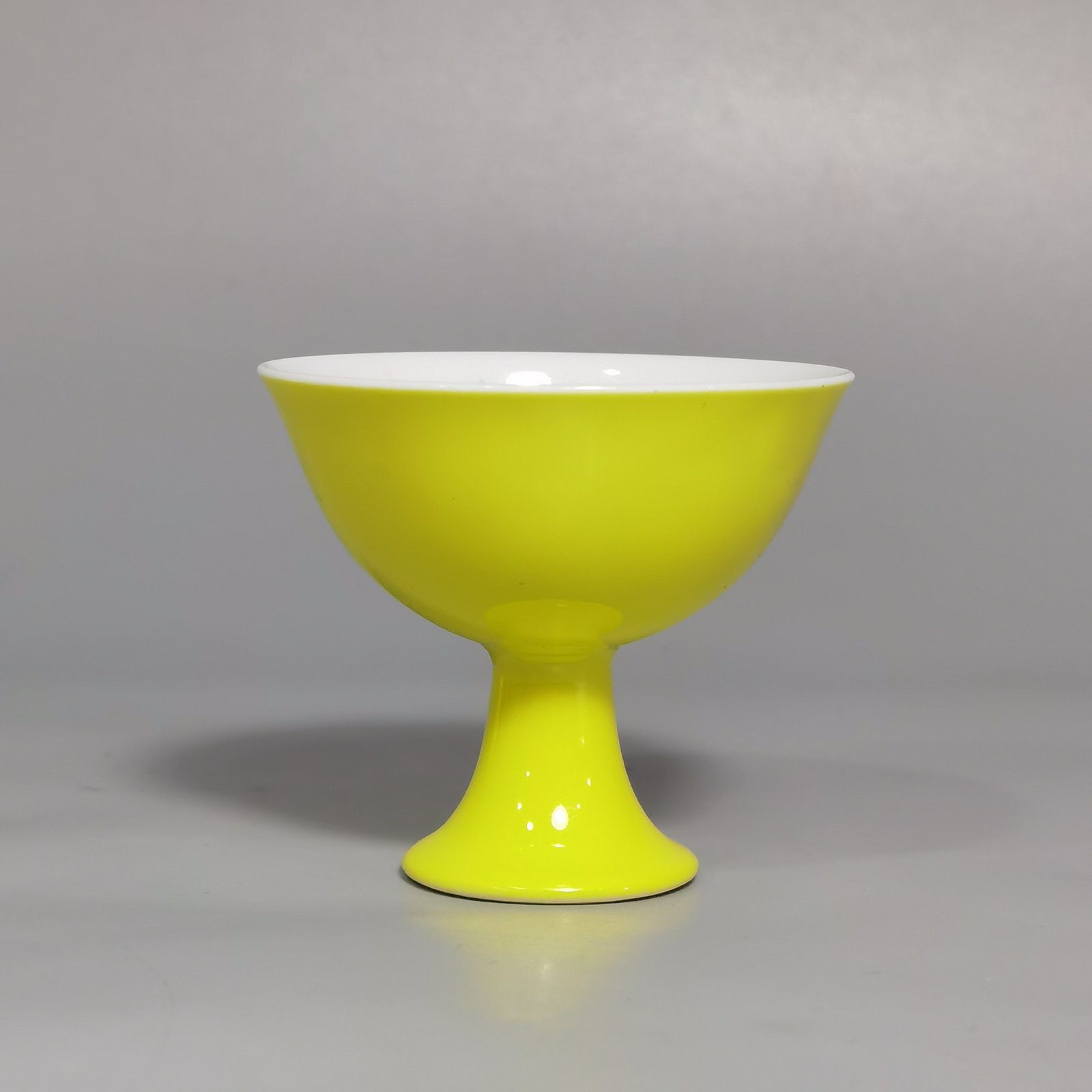 Qing Dynasty Yongzheng A set of enamel-colored goblets with lemon yellow glaze