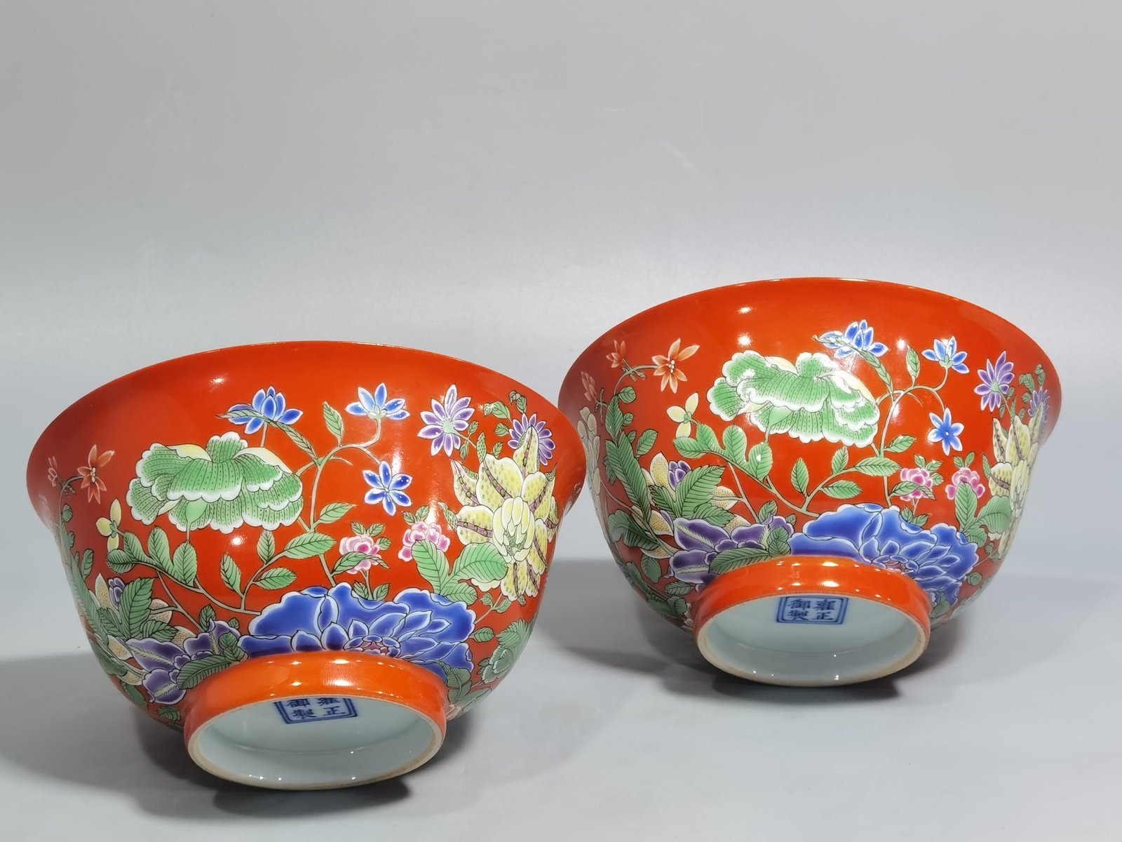 Qing Dynasty Yongzheng A pair of enamel-colored coral red ground nine-autumn bowls