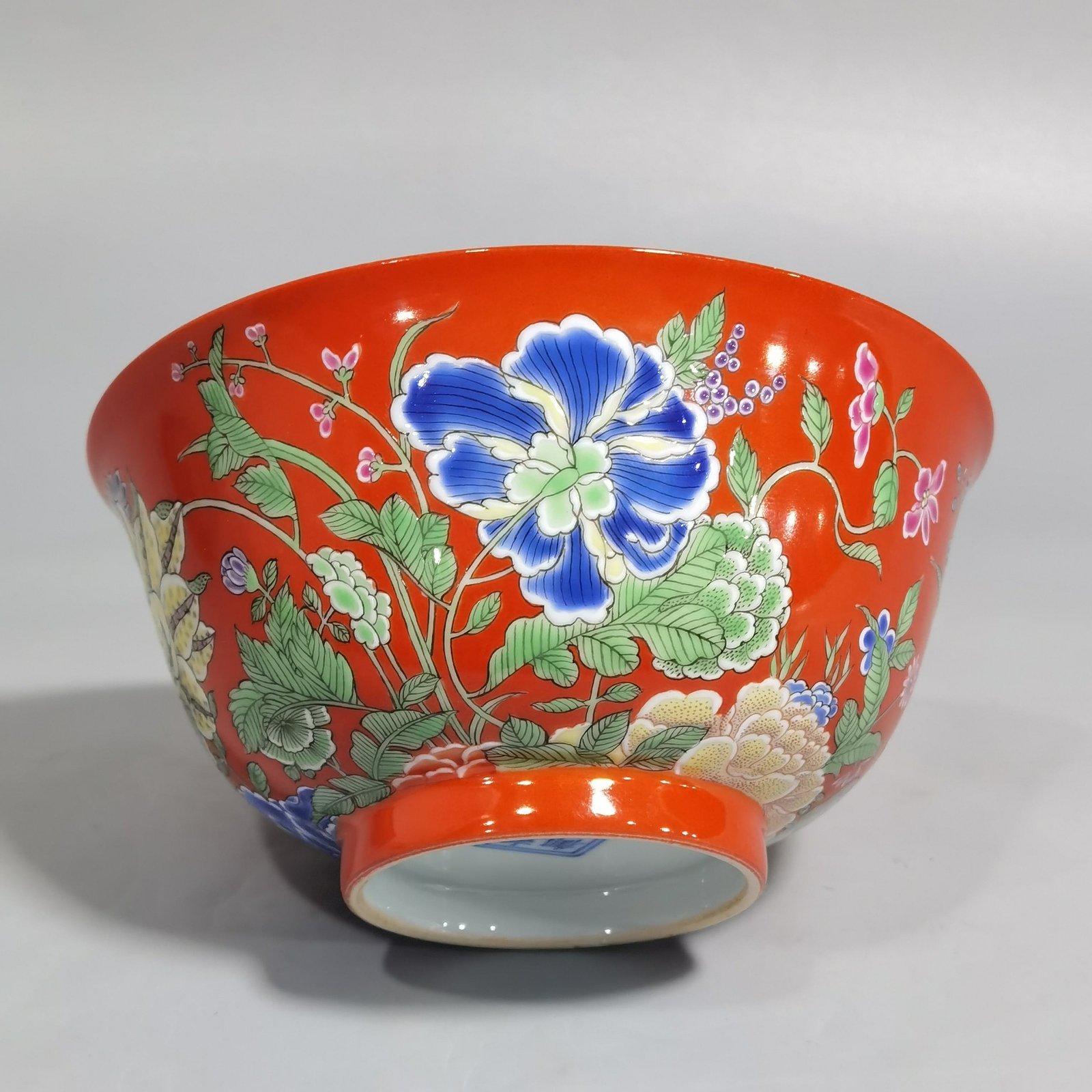 Qing Dynasty Yongzheng A pair of enamel-colored coral red ground nine-autumn bowls