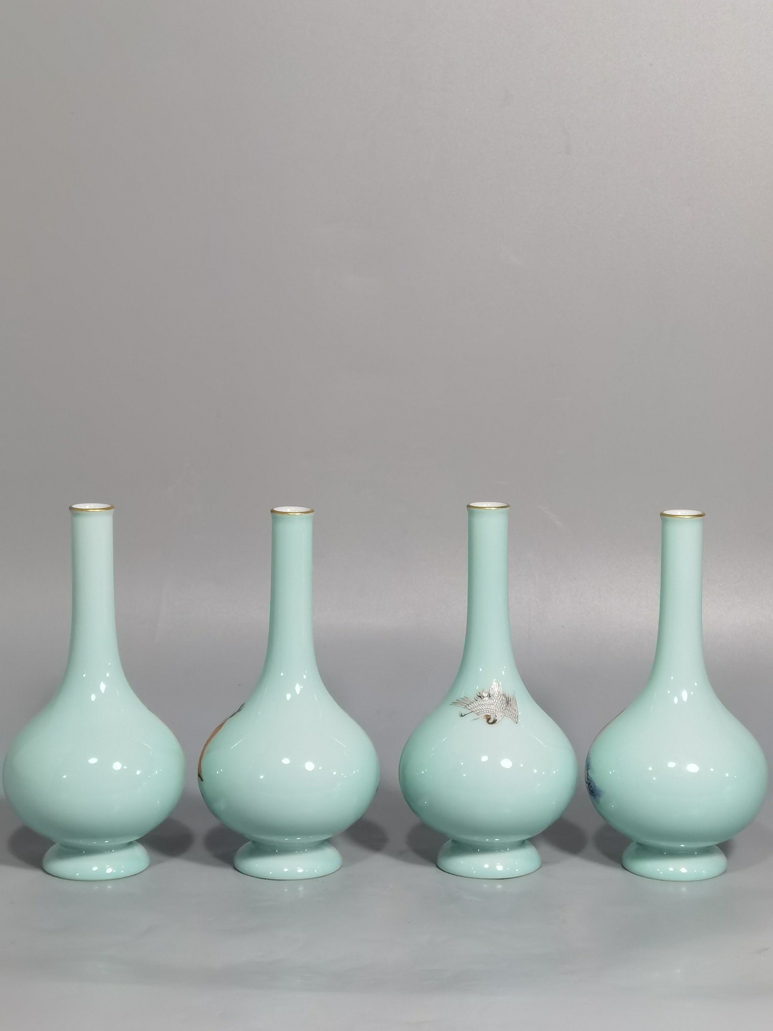 Qing Dynasty Yongzheng A set of green enamel vases with pictures of the Seven Sages