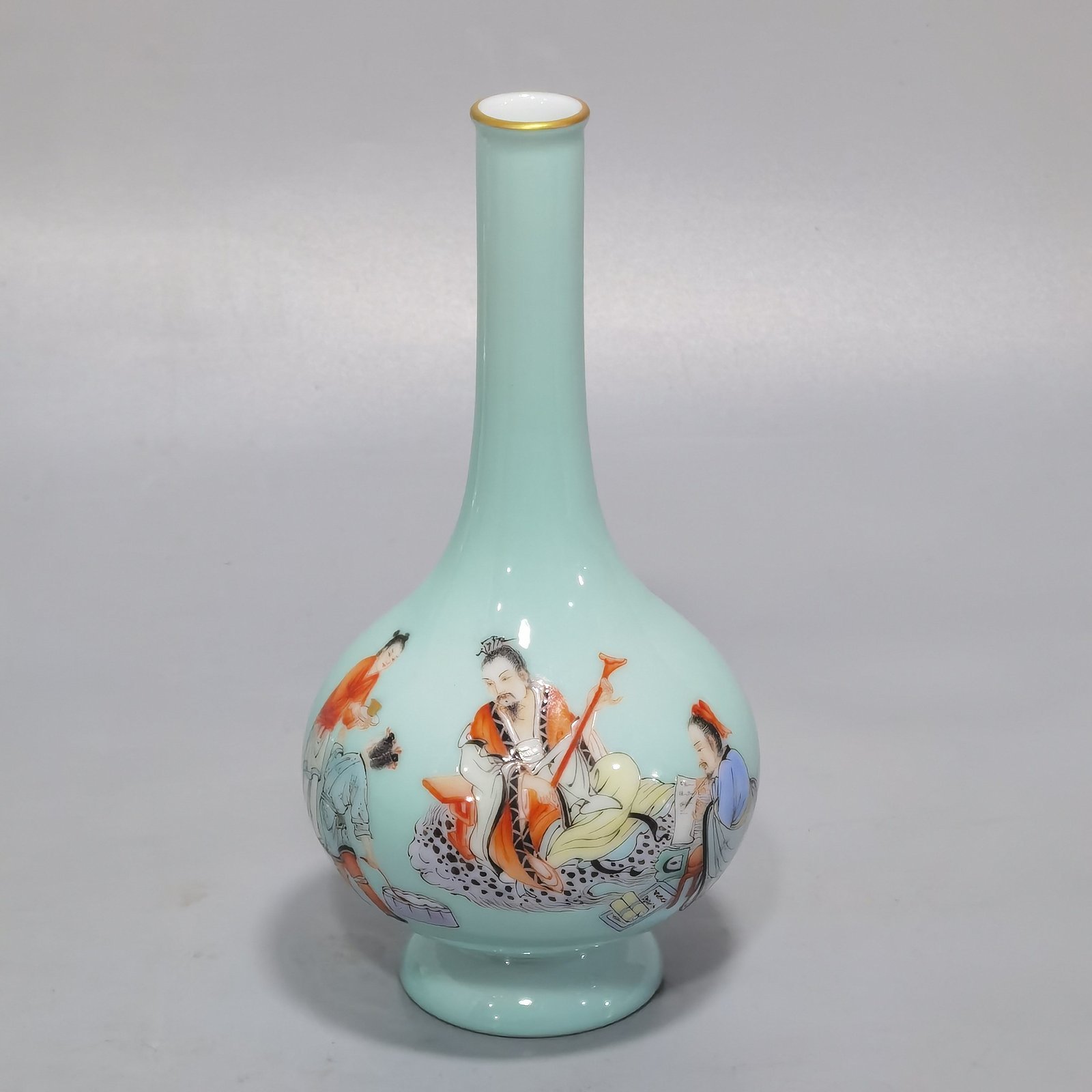 Qing Dynasty Yongzheng A set of green enamel vases with pictures of the Seven Sages