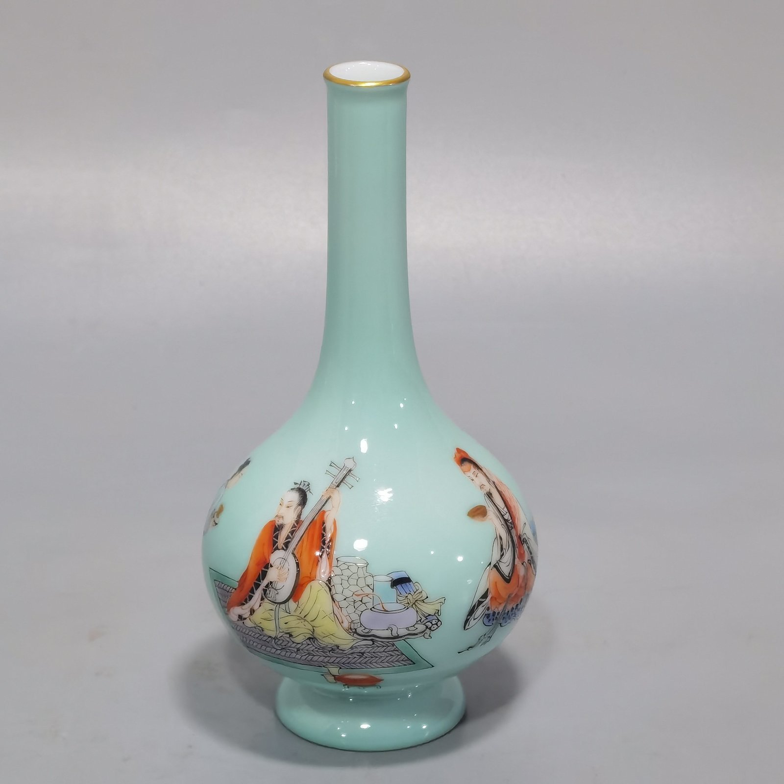 Qing Dynasty Yongzheng A set of green enamel vases with pictures of the Seven Sages