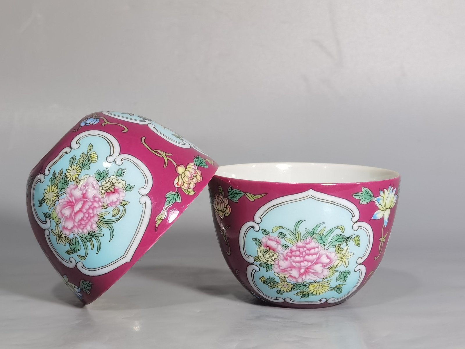 Qing Dynasty Yongzheng enamel rouge red and green window window flower pattern cup