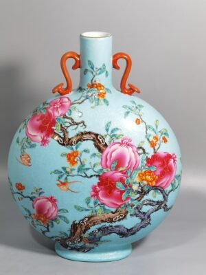 Qing Dynasty Yongzheng A green pastel pomegranate flower with two flat ears