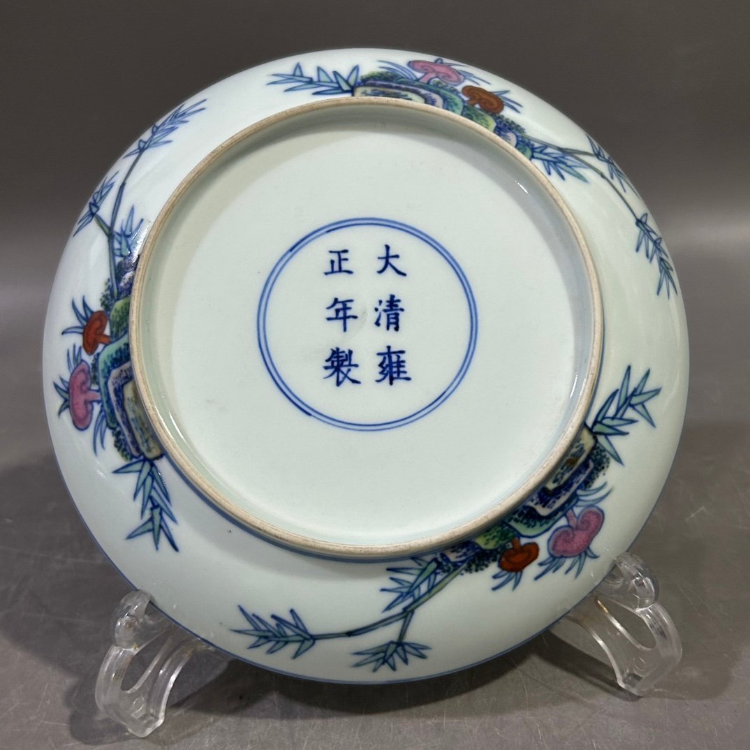 Qing Dynasty Yongzheng Doucai Figure Sea Plate