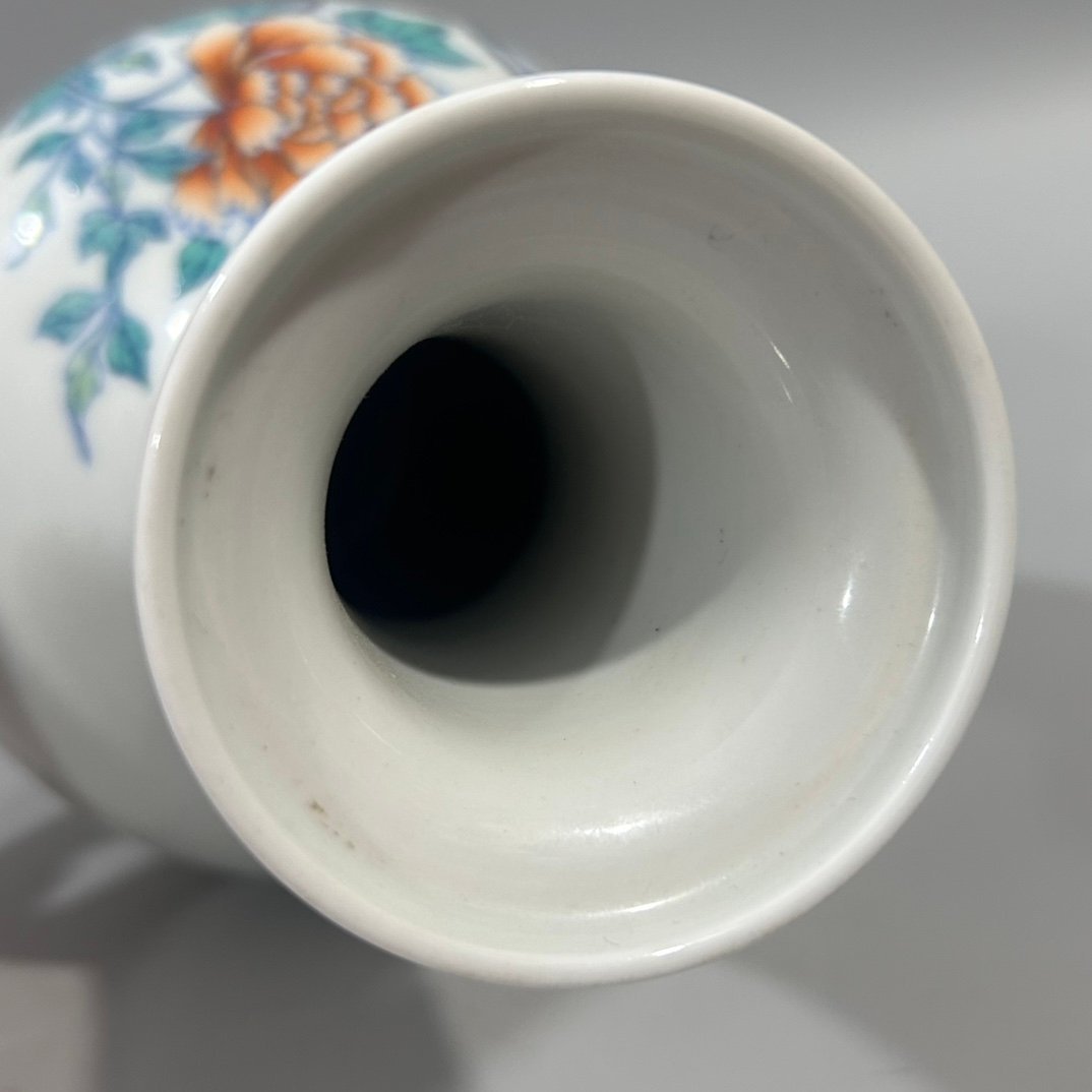 Qing Dynasty Yongzheng Doucai Peony Vase
