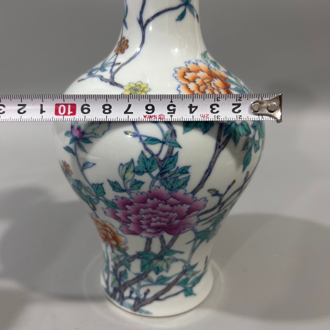 Qing Dynasty Yongzheng Doucai Peony Vase