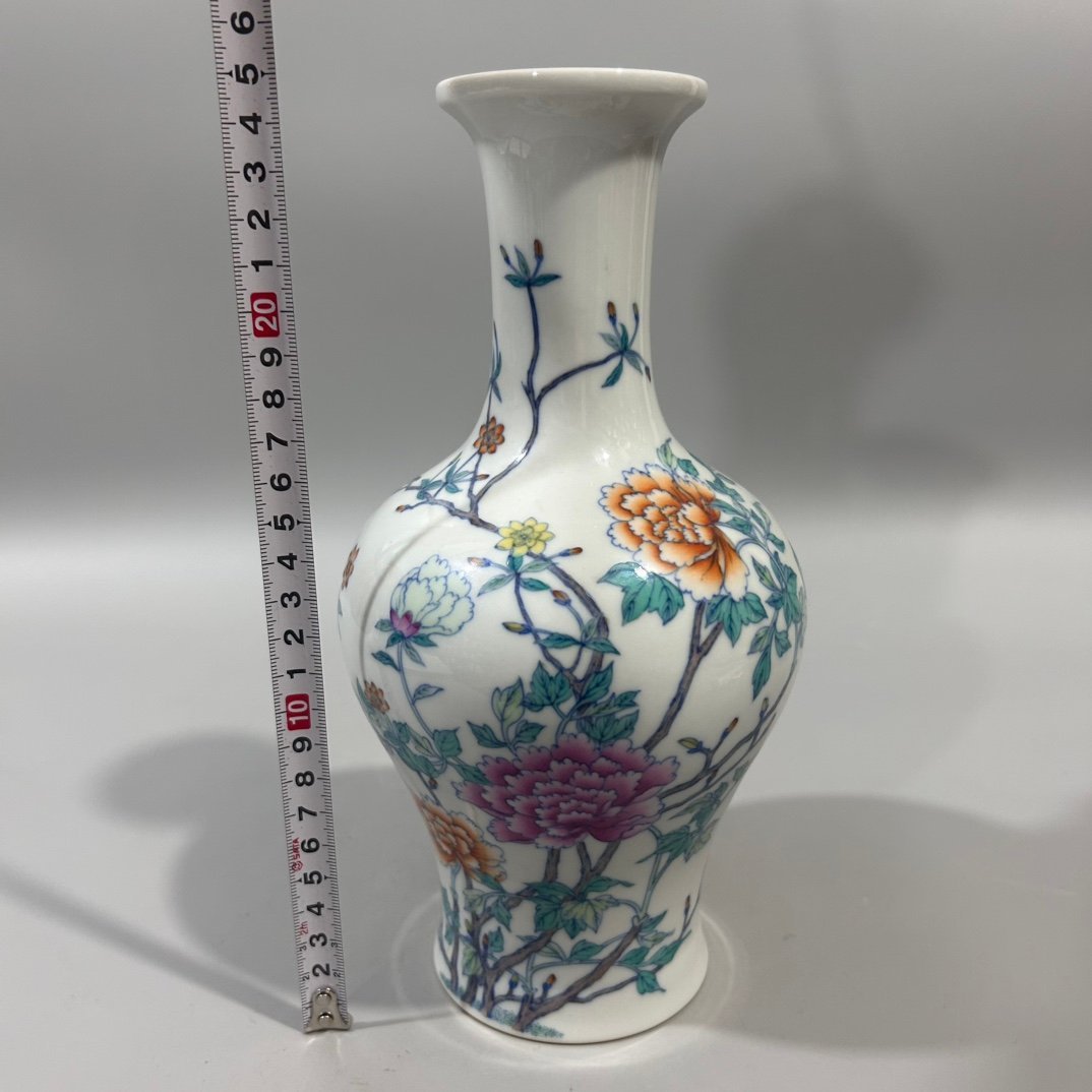 Qing Dynasty Yongzheng Doucai Peony Vase