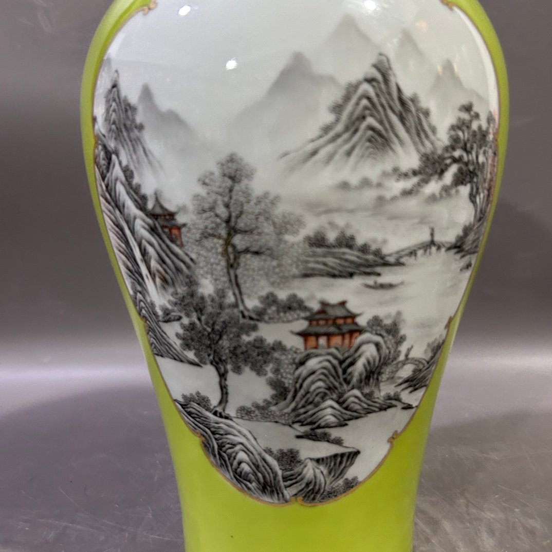 Qing Dynasty Yongzheng turquoise green window ink color landscape plum vase