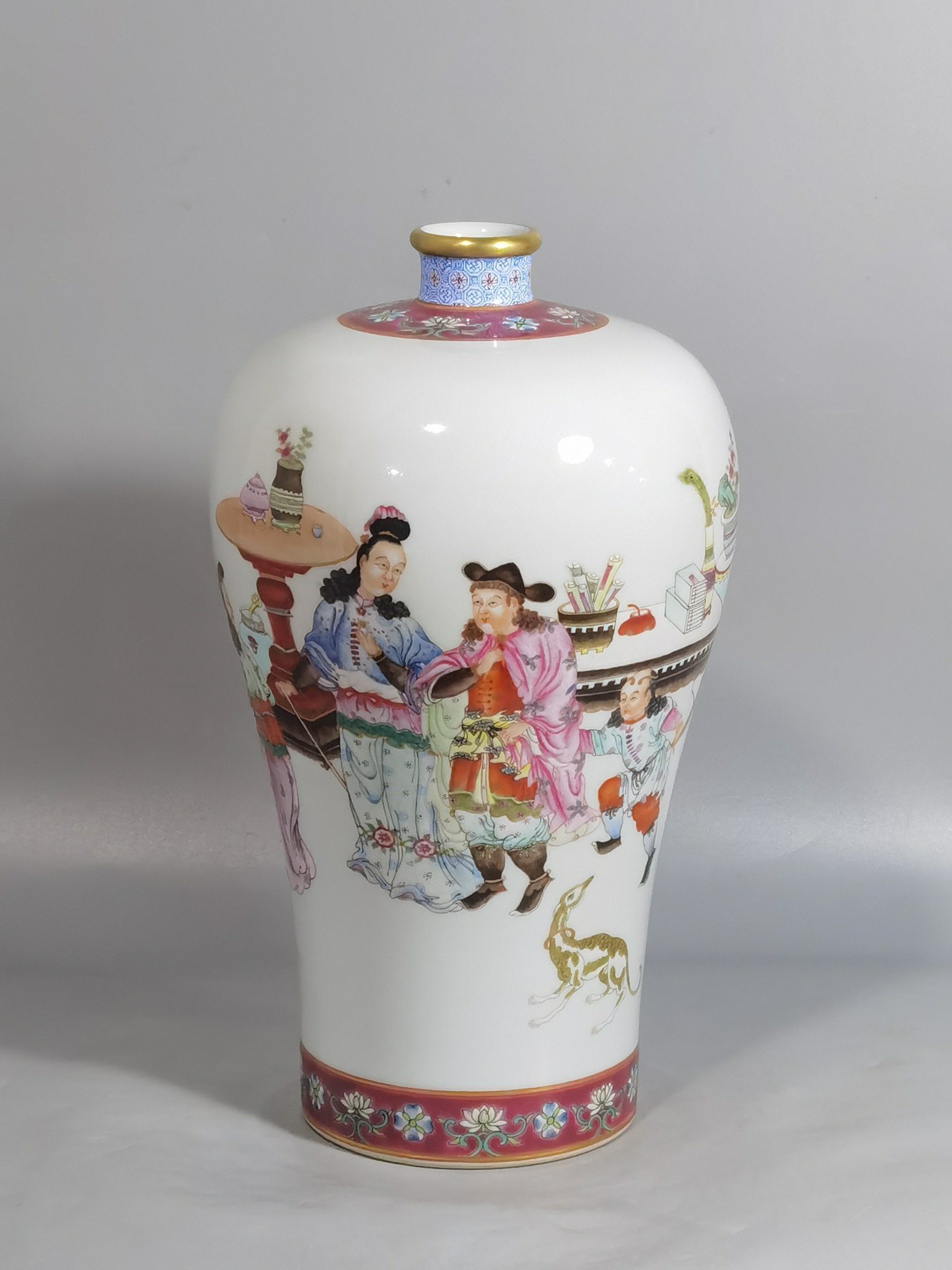 Qing Dynasty Yongzheng enamel vase with Western figures