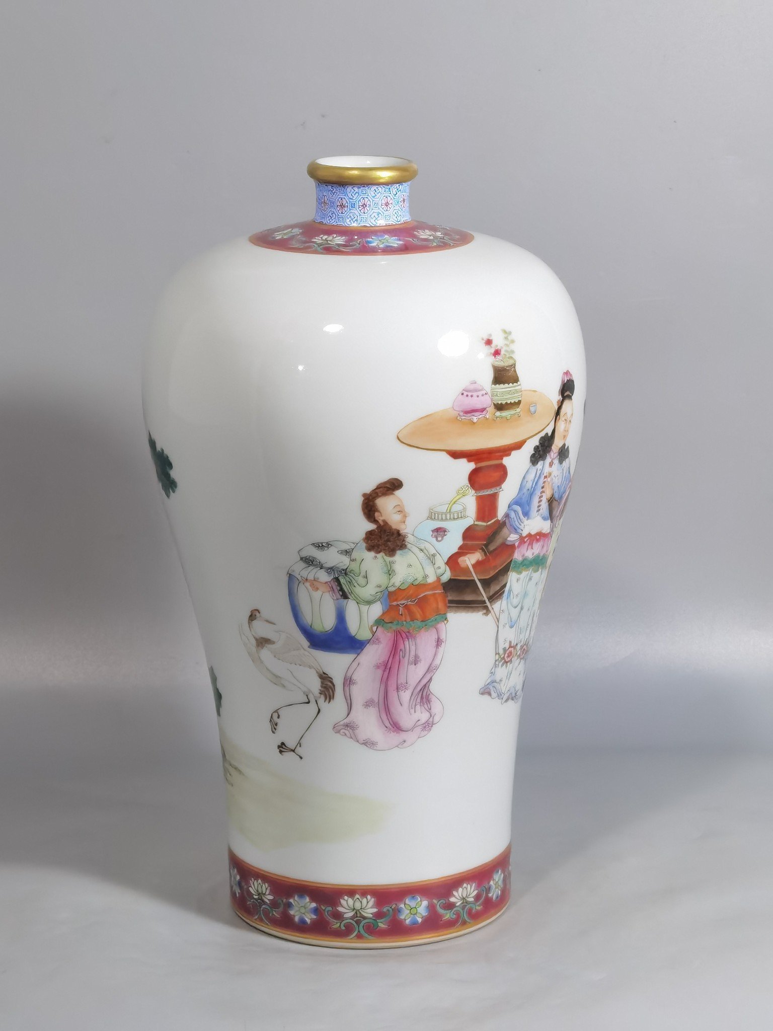 Qing Dynasty Yongzheng enamel vase with Western figures