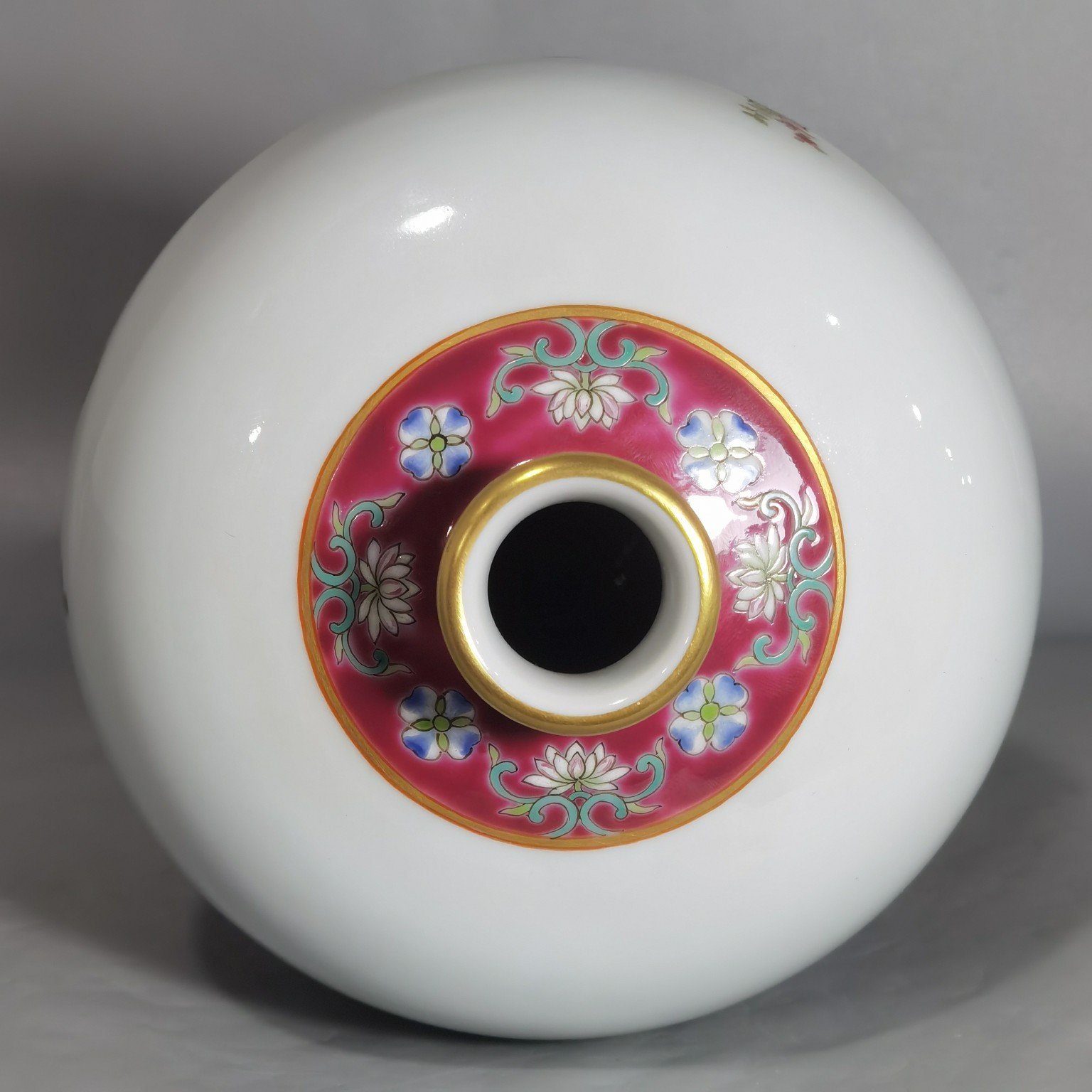 Qing Dynasty Yongzheng enamel vase with Western figures