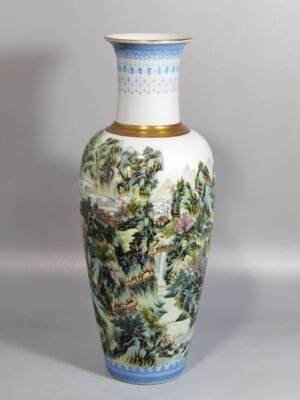 Qing Dynasty Yongzheng enamel-colored Guanyin vase with green edges