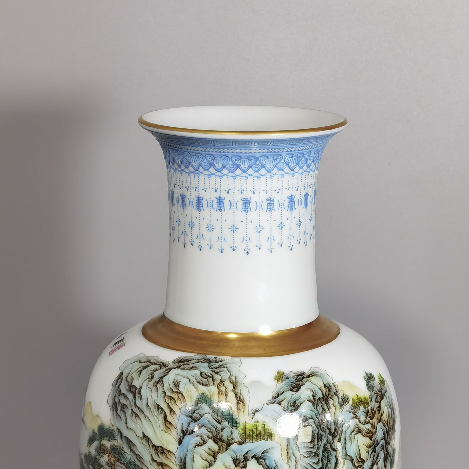 Qing Dynasty Yongzheng enamel-colored Guanyin vase with green edges