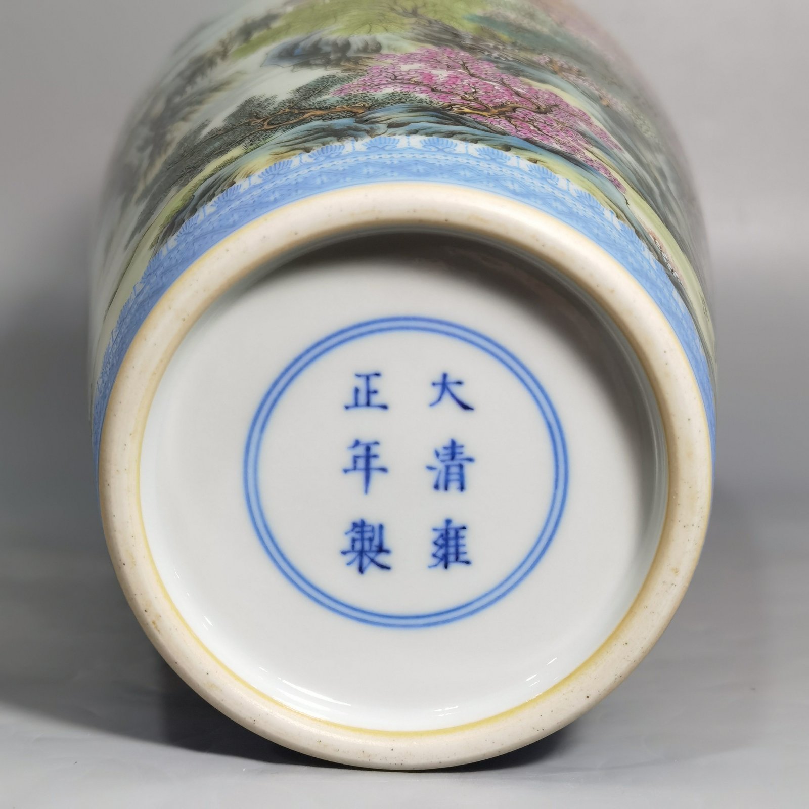 Qing Dynasty Yongzheng enamel-colored Guanyin vase with green edges