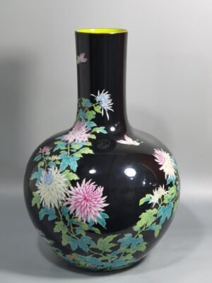 Qing Dynasty Yongzheng black gold glaze pastel butterfly pattern celestial sphere vase