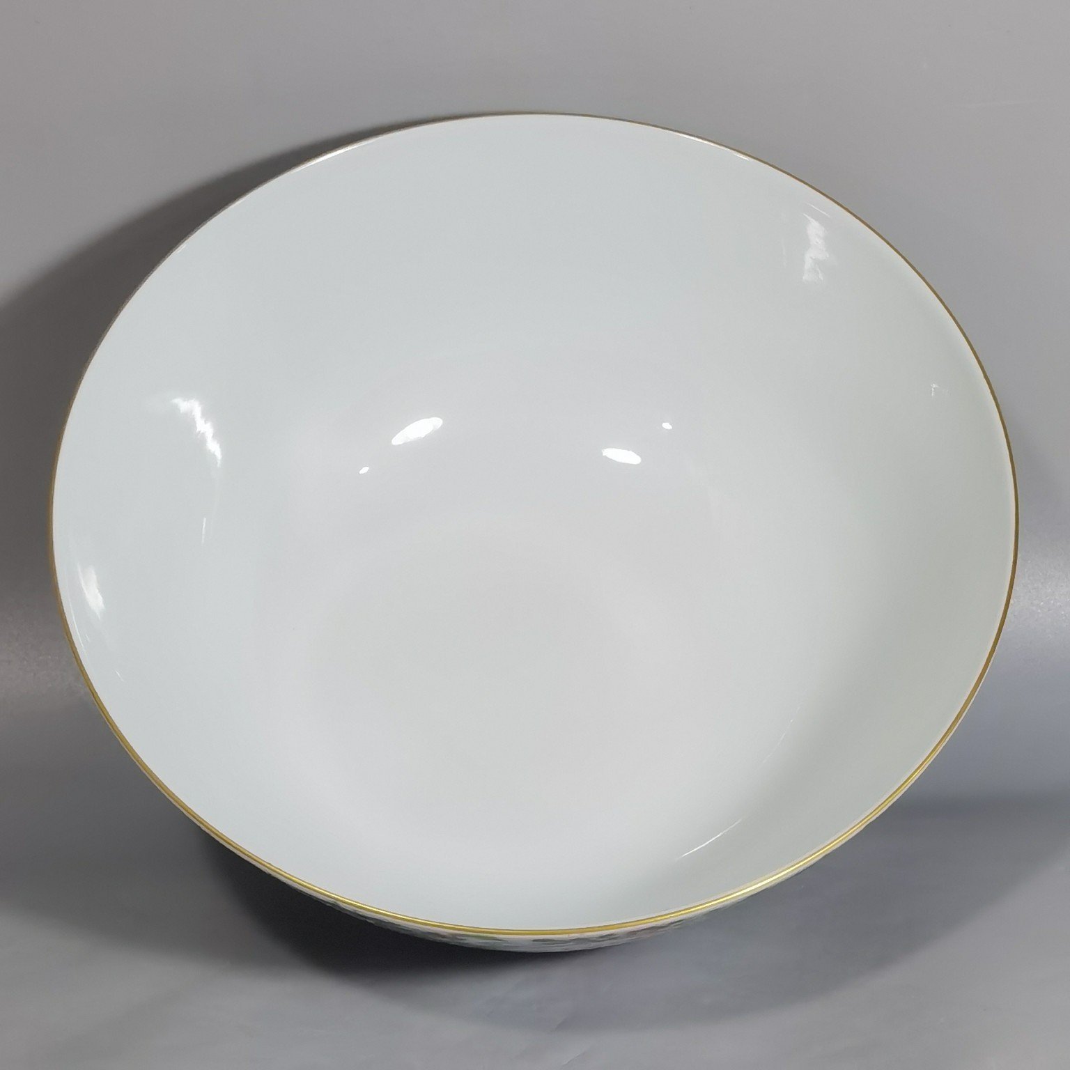 Qing Dynasty Yongzheng famille rose window flower and bird bowl