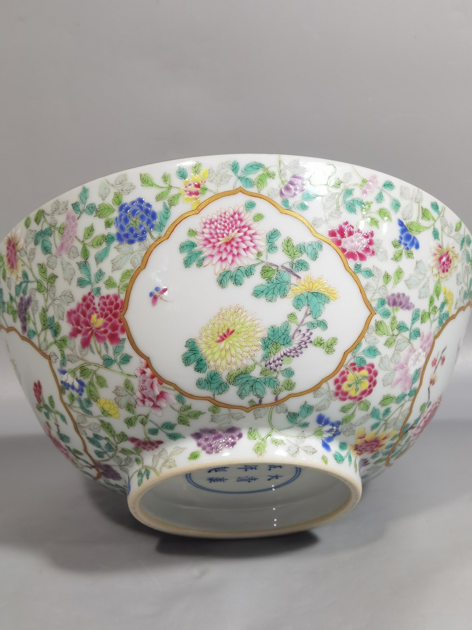 Qing Dynasty Yongzheng famille rose window flower and bird bowl