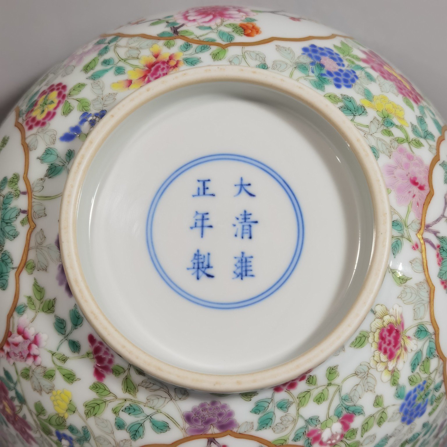 Qing Dynasty Yongzheng famille rose window flower and bird bowl