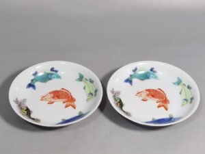 Qing Dynasty Yongzheng A pair of pastel nine-fish dishes