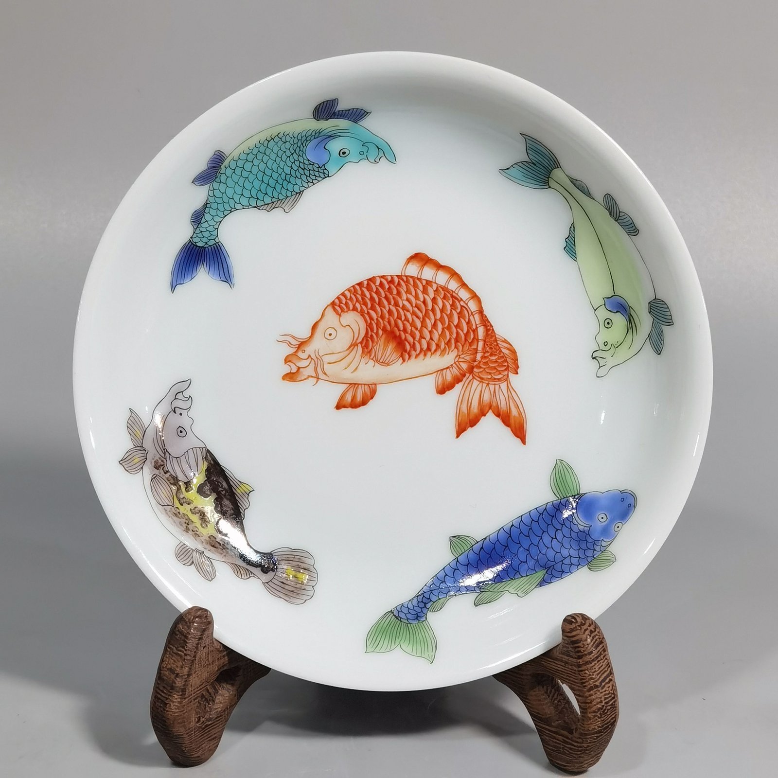 Qing Dynasty Yongzheng A pair of pastel nine-fish dishes