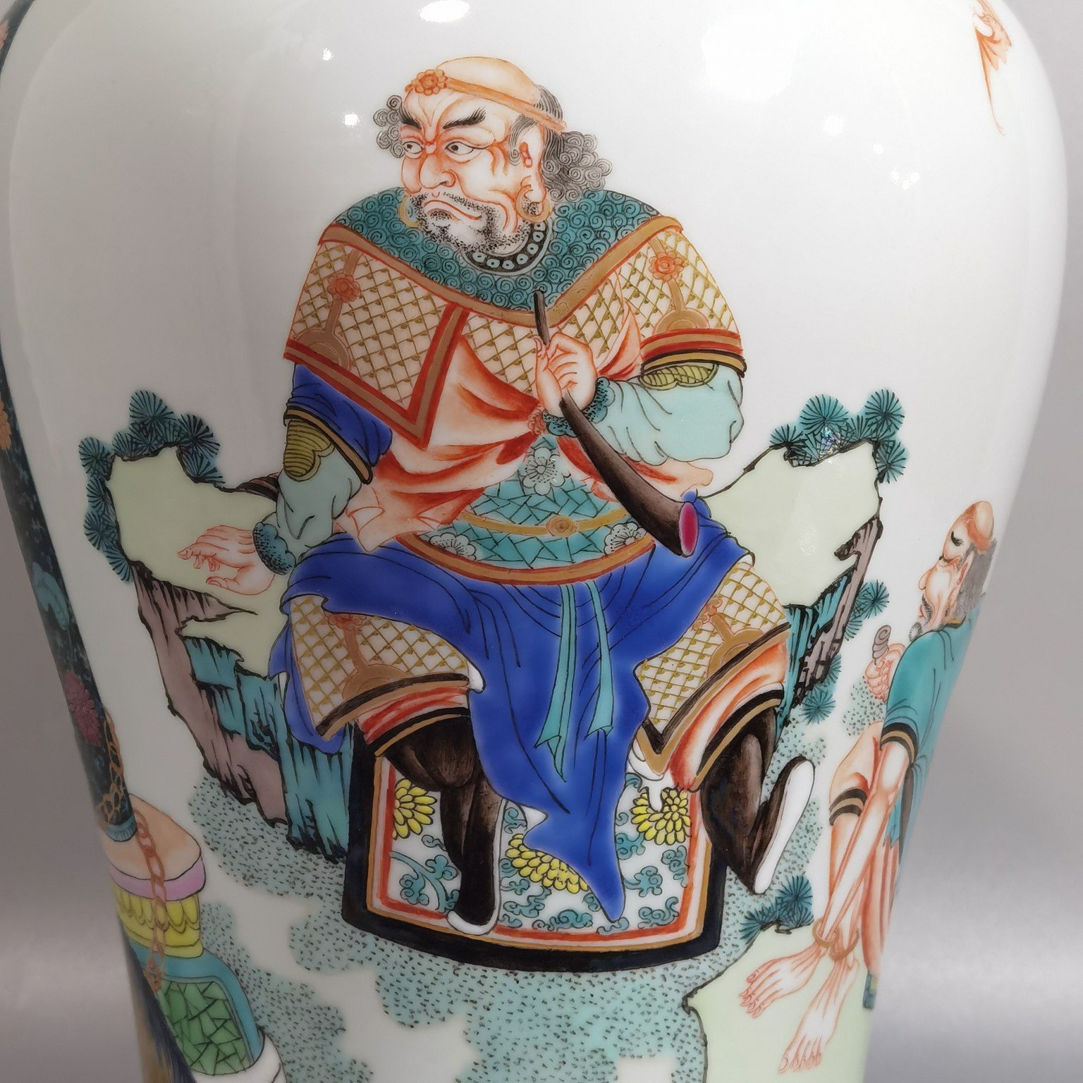 Qing Dynasty Yongzheng pastel plum vase with figures and stories