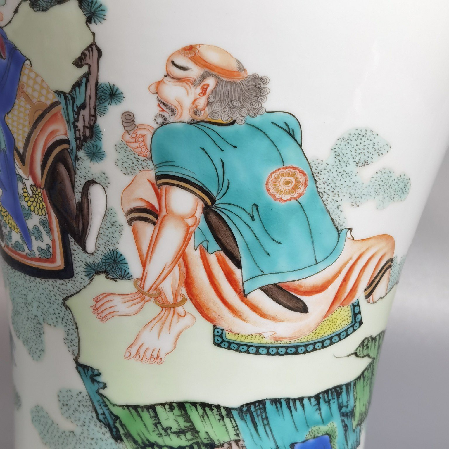 Qing Dynasty Yongzheng pastel plum vase with figures and stories