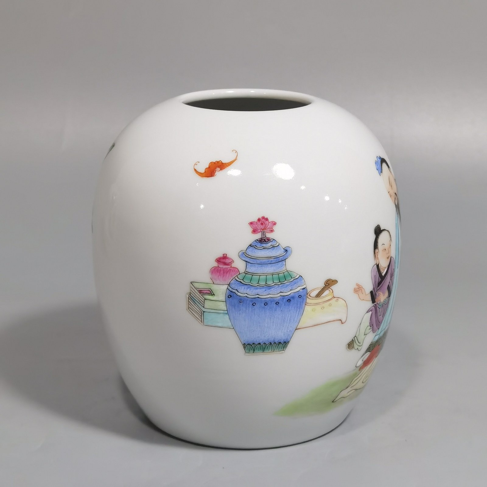 Qing Dynasty Yongzheng pastel water bowl with character and story illustrations