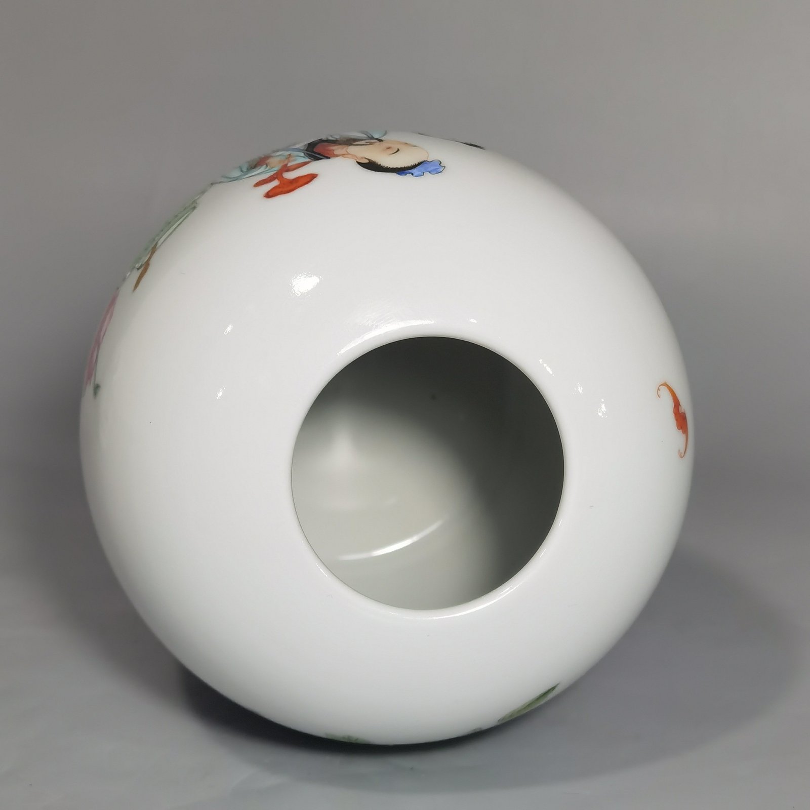 Qing Dynasty Yongzheng pastel water bowl with character and story illustrations