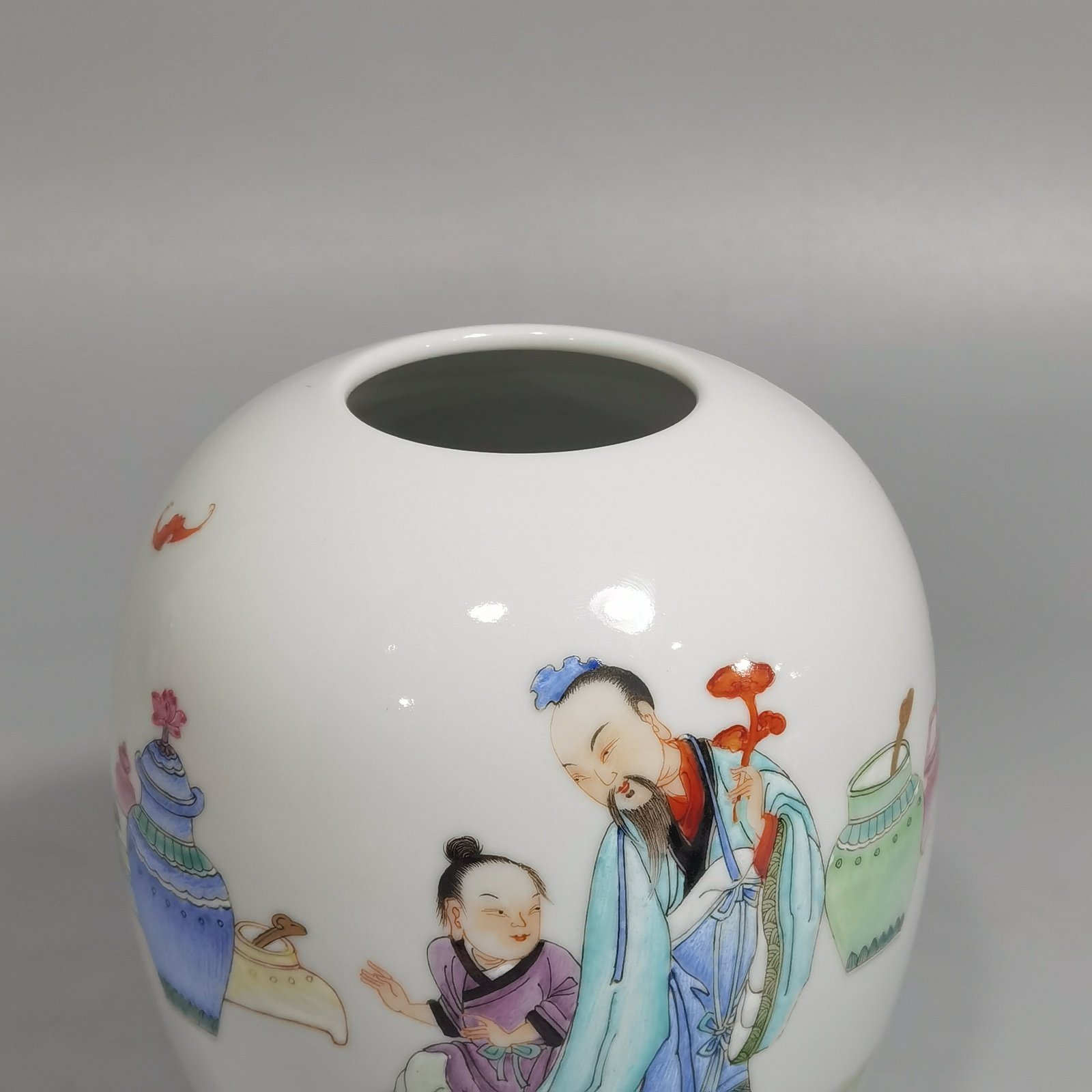 Qing Dynasty Yongzheng pastel water bowl with character and story illustrations
