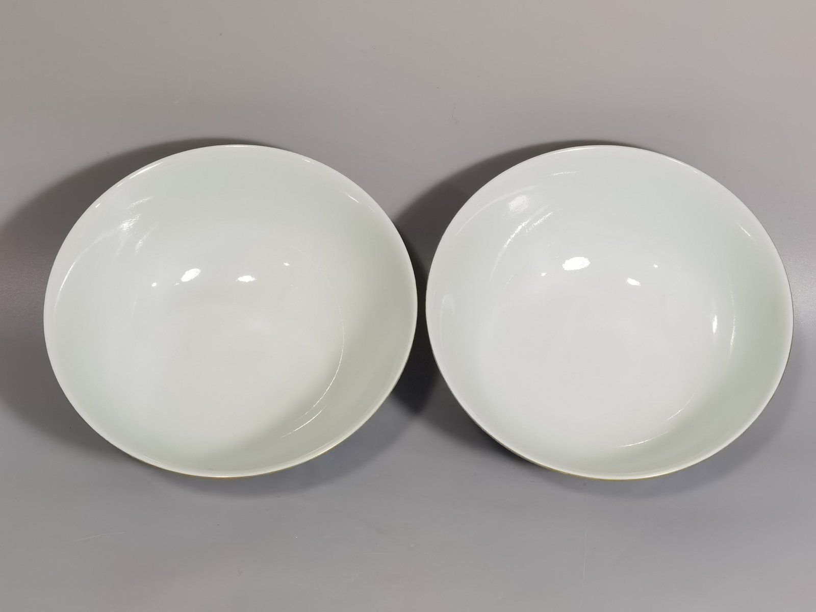 Qing Dynasty Yongzheng a pair of pastel green window-opening four-season flower bowls