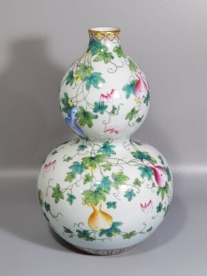 Qing Dynasty Yongzheng famille rose gourd Bandai gourd bottle