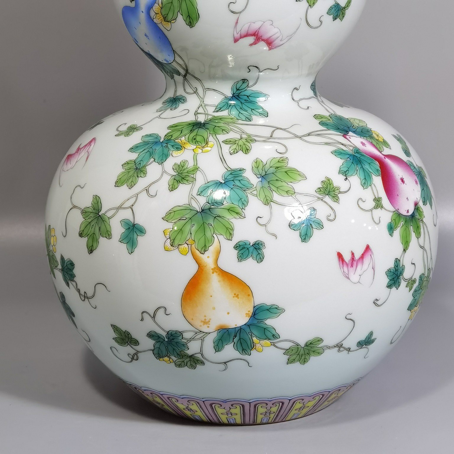 Qing Dynasty Yongzheng famille rose gourd Bandai gourd bottle