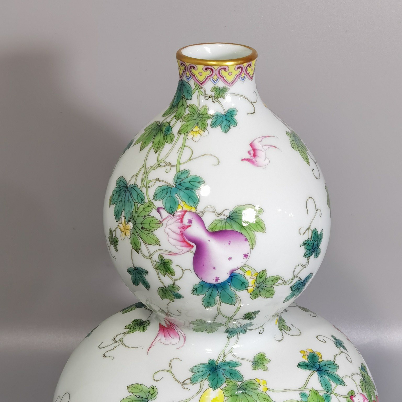 Qing Dynasty Yongzheng famille rose gourd Bandai gourd bottle