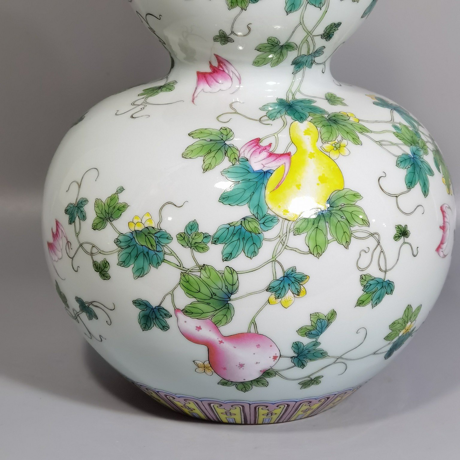 Qing Dynasty Yongzheng famille rose gourd Bandai gourd bottle