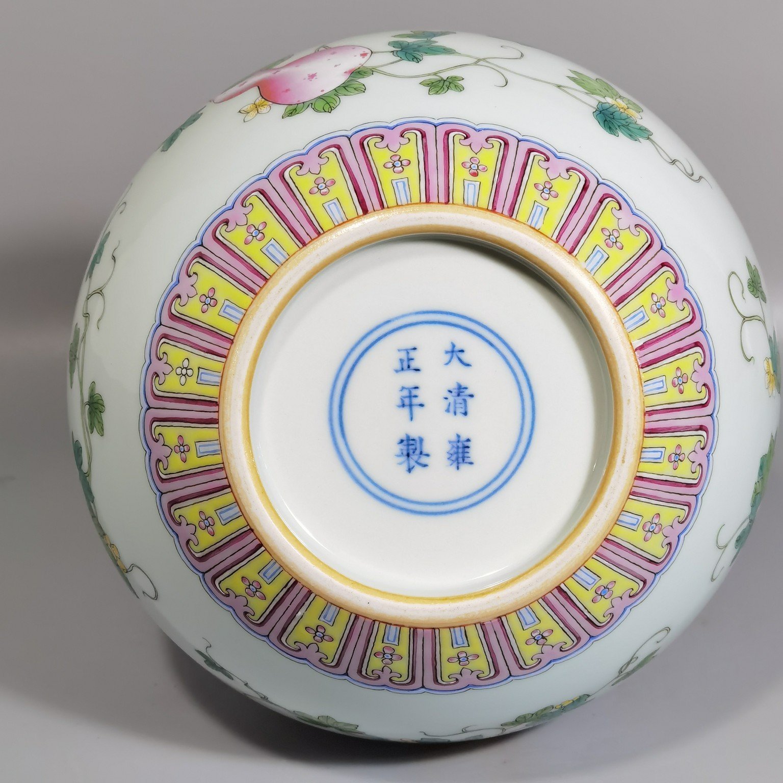 Qing Dynasty Yongzheng famille rose gourd Bandai gourd bottle