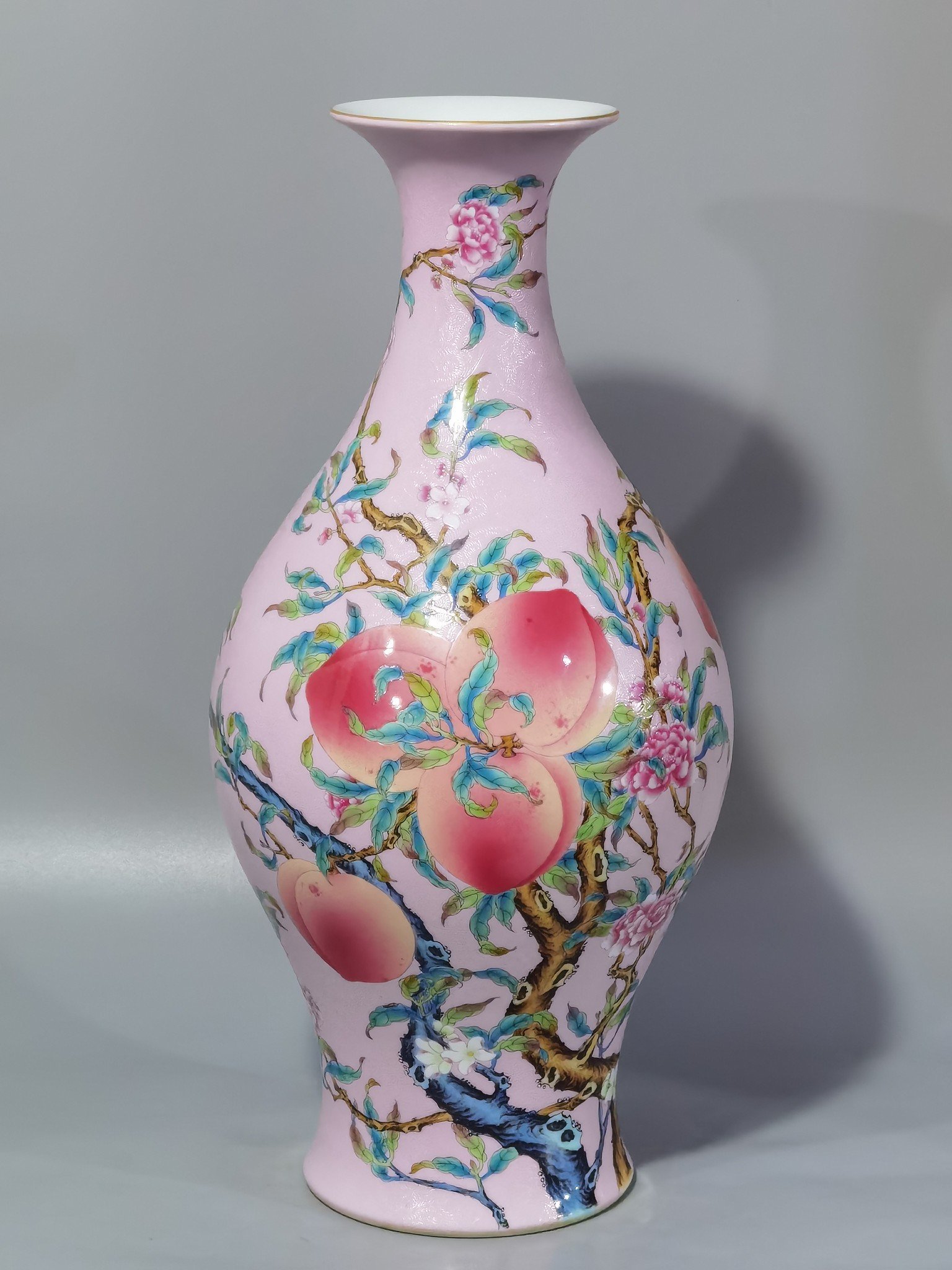 Qing Dynasty Yongzheng rolled pastel eight peaches and five blessings olive bottle