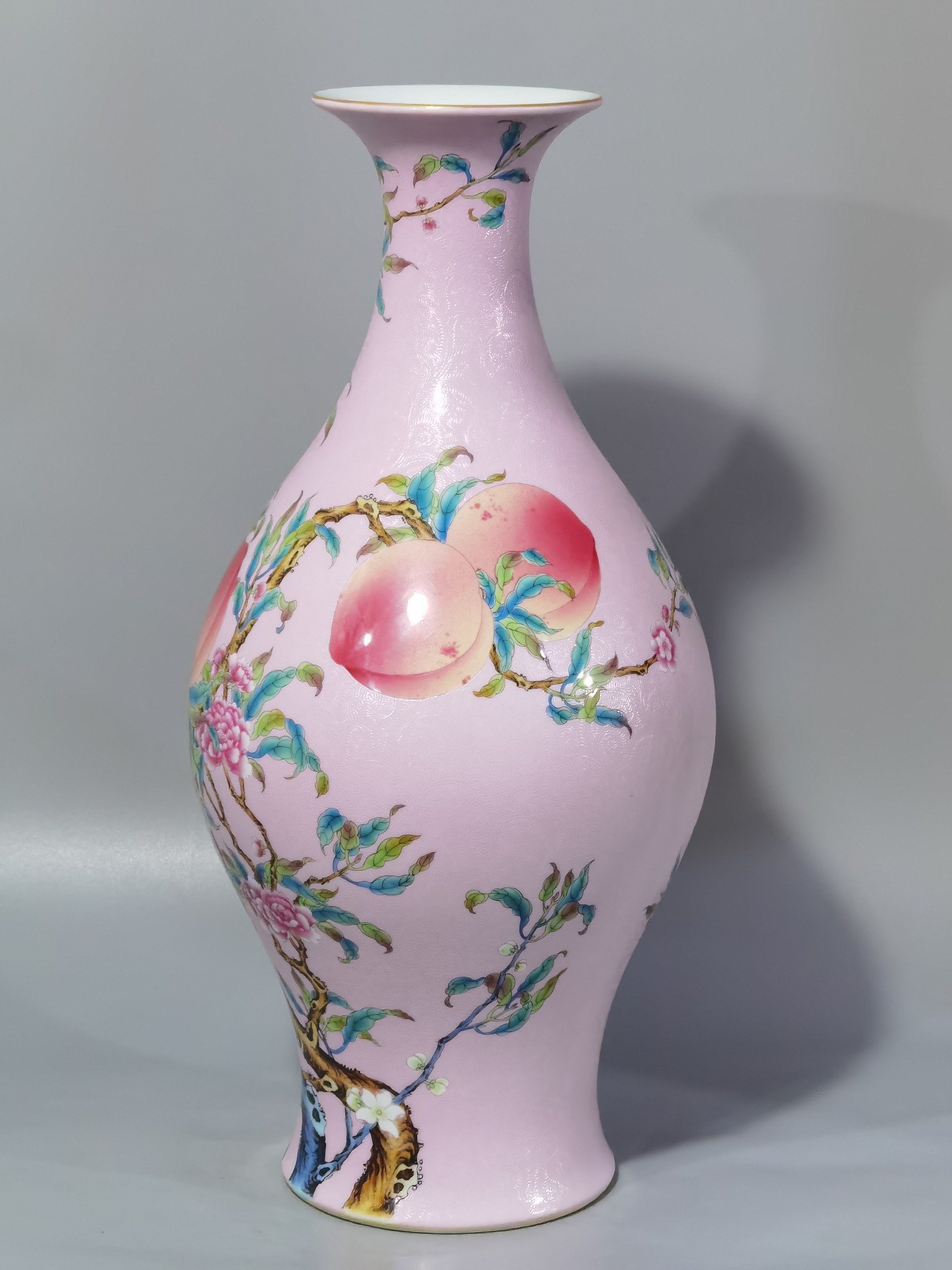 Qing Dynasty Yongzheng rolled pastel eight peaches and five blessings olive bottle