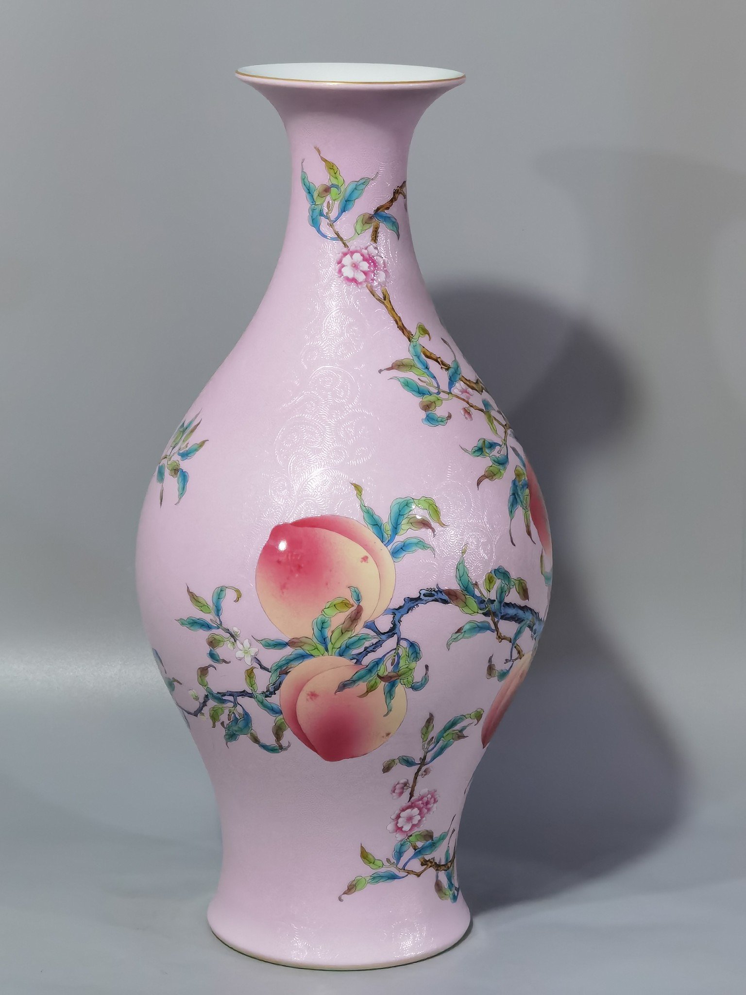 Qing Dynasty Yongzheng rolled pastel eight peaches and five blessings olive bottle