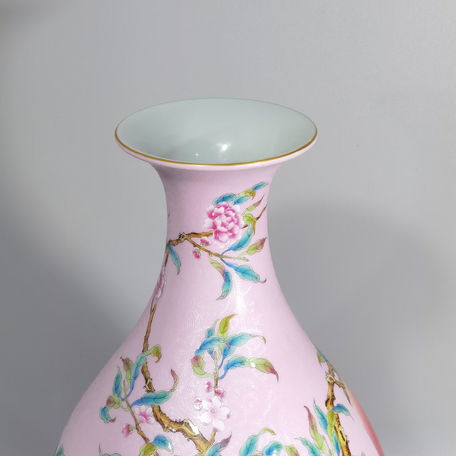 Qing Dynasty Yongzheng rolled pastel eight peaches and five blessings olive bottle
