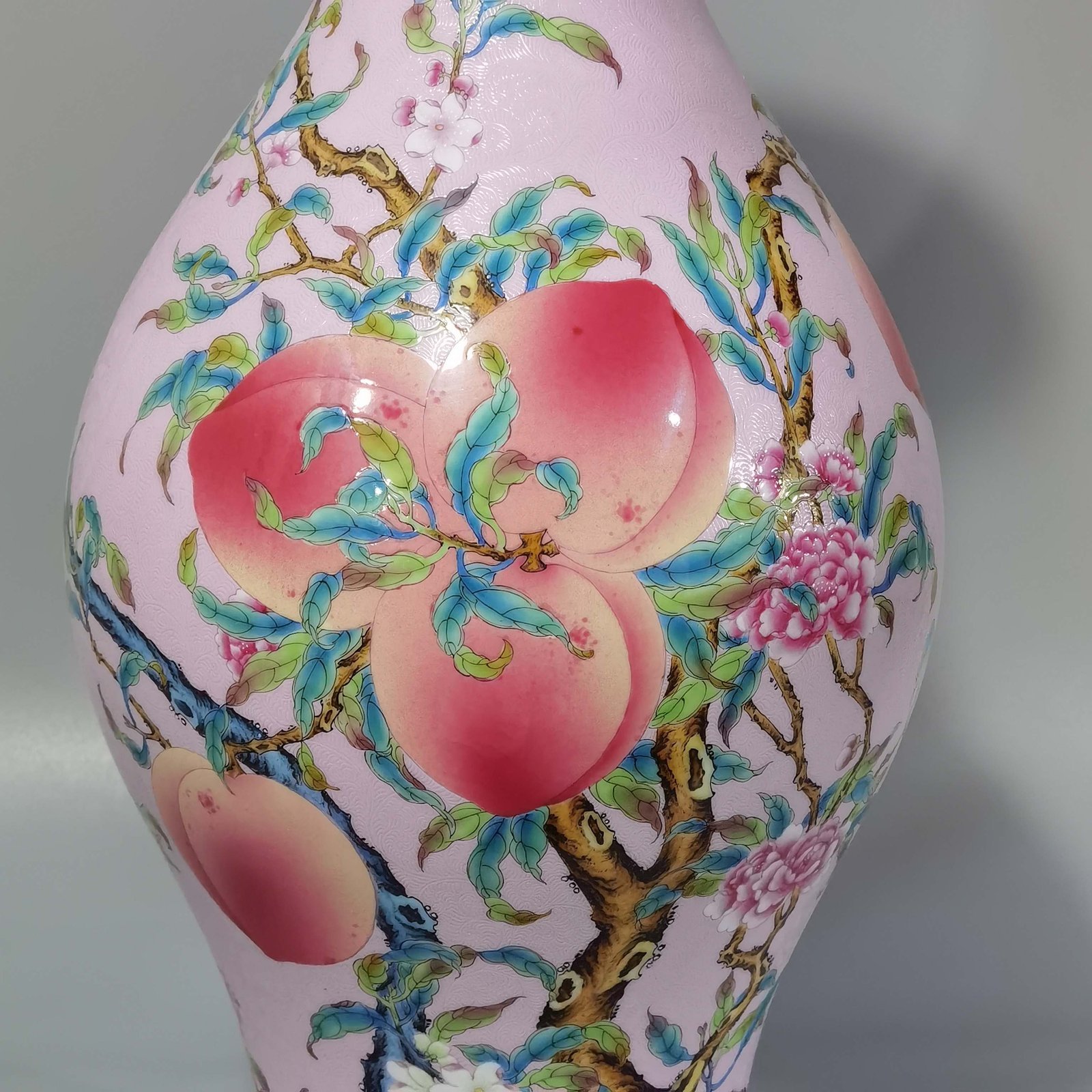 Qing Dynasty Yongzheng rolled pastel eight peaches and five blessings olive bottle